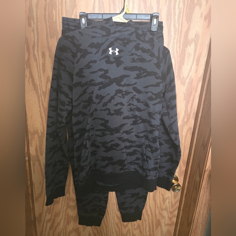 Under Armour Black & Gray Camo Pullover Hoodie And Matching Pants